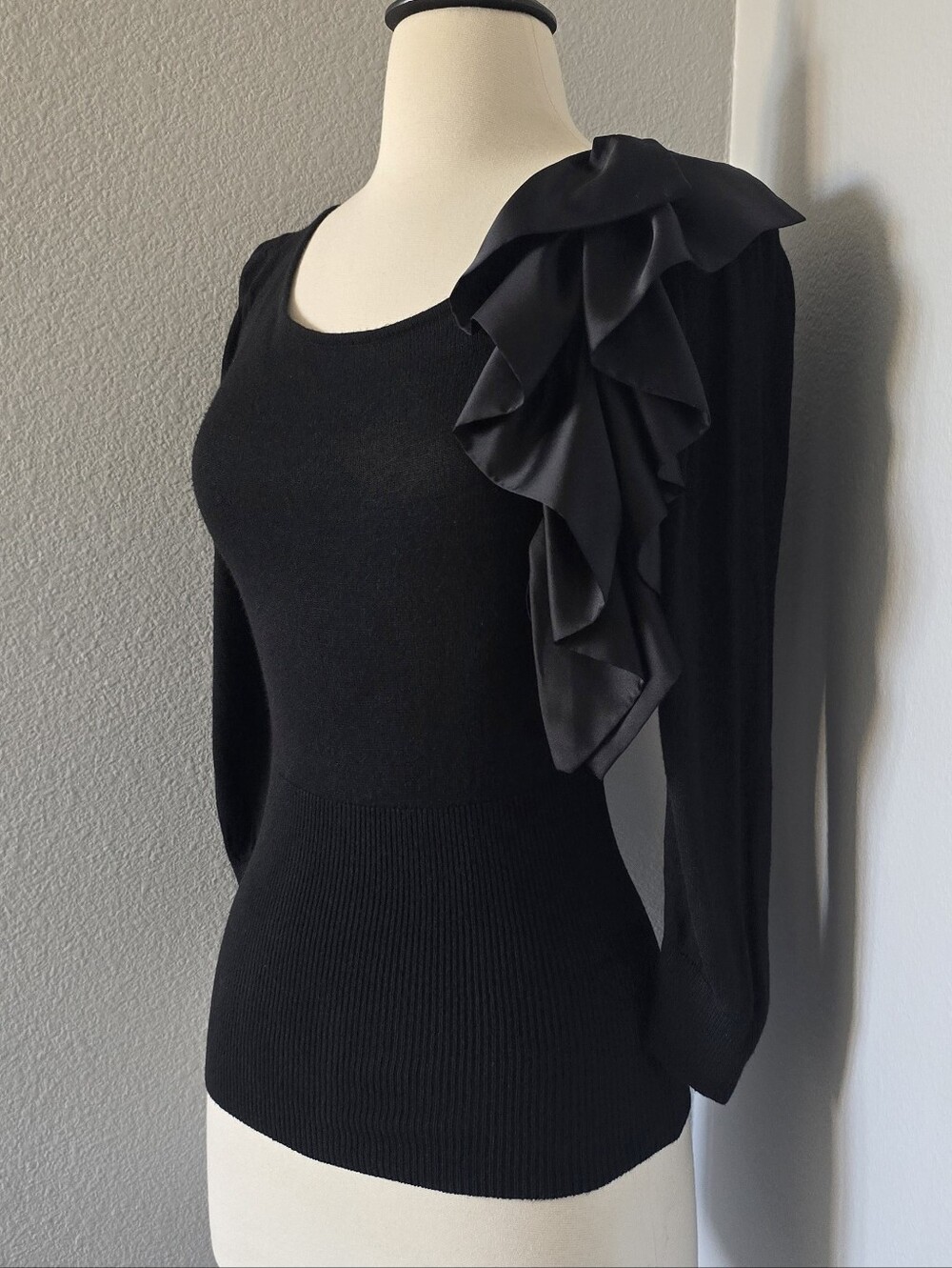 Vintage bebe Black 3/4 Sleeve Knit Top w/ Ribbon Applique  XS Small Y2K Office
